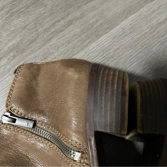 Lucky Brand Basel Taupe Dune Side Zip‎ Block Heel Leather Booties Size 8 - Picture 10 of 10